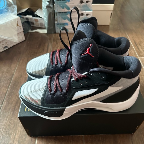 Brand new men’s size 10 1/2 Jordan zoom separate. - Picture 2 of 5